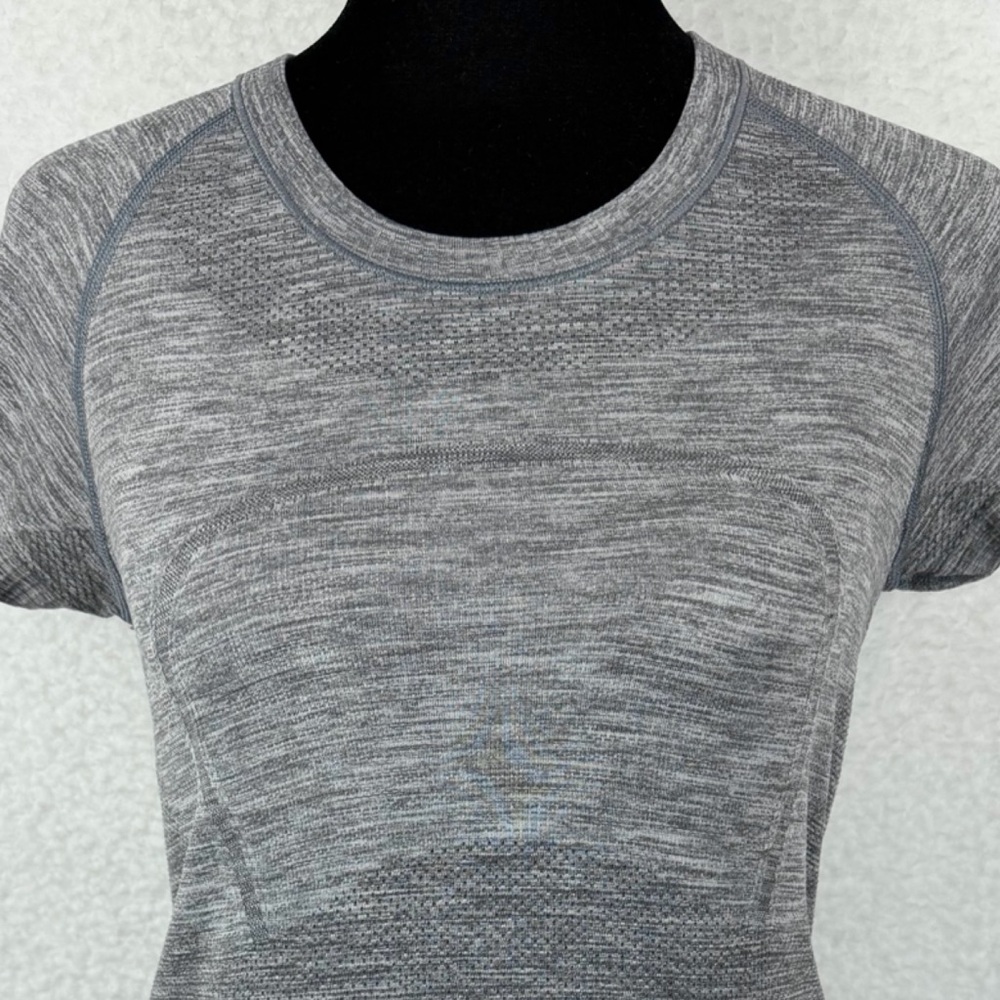 LULULEMON • Heather Gray Swiftly Tech Crewneck Short-Sleeve Athletic Shirt, 6 - Picture 6 of 15
